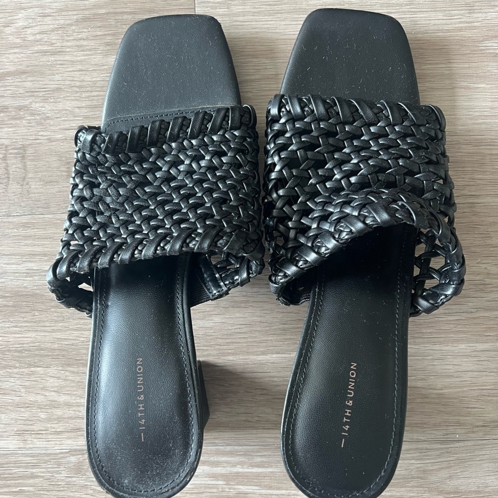 14th & Union Black Heeled Shoes with Modern Design